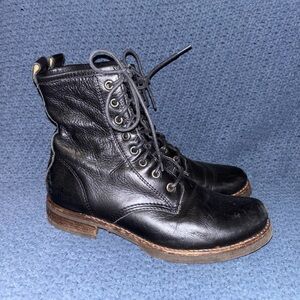 Women’s Frye leather black lace up boots. Size 7.5